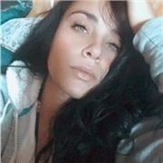 Insegnante con diploma di tipo C al Consevatorio. Canto pop e chitarra